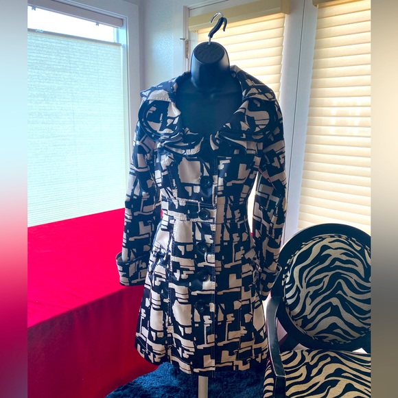Nick & Mo black / white ruffle rain coat size M - Picture 1 of 11